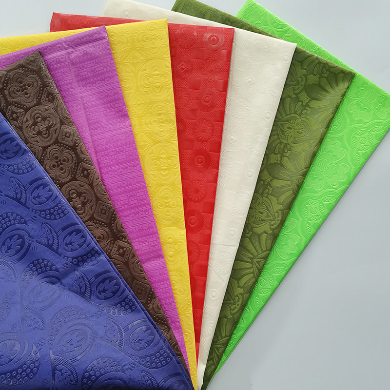 TMIE-08-2-3 115GSM 100% Poliester Kepadatan Tinggi Dicelup Hitungan Tinggi dengan Pola Geometri Kain Poli Poplin Timbul